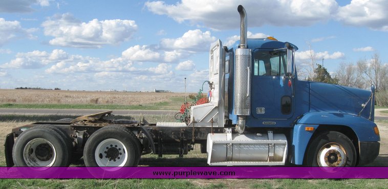 image for item 3965 1997 Freightliner FLD120 semi tractor