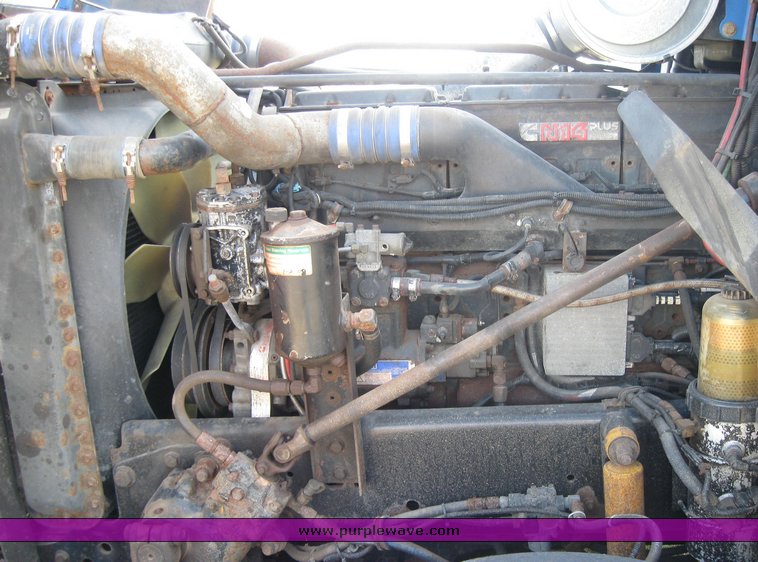 image for item 3965 1997 Freightliner FLD120 semi tractor