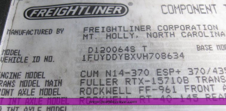 image for item 3965 1997 Freightliner FLD120 semi tractor