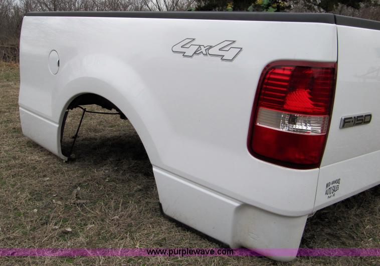 image for item 1110 2007 Ford F150 pickup bed