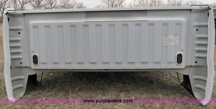 image for item 1110 2007 Ford F150 pickup bed