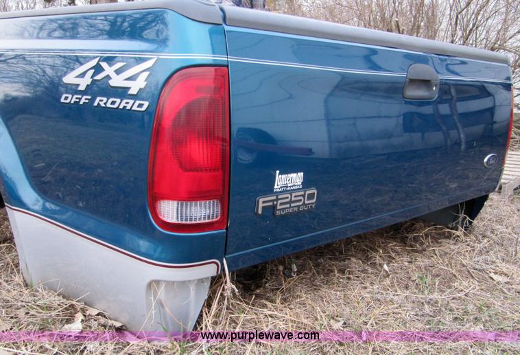 image for item 1111 2001 Ford F250 bed