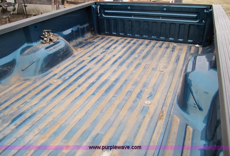 image for item 1111 2001 Ford F250 bed