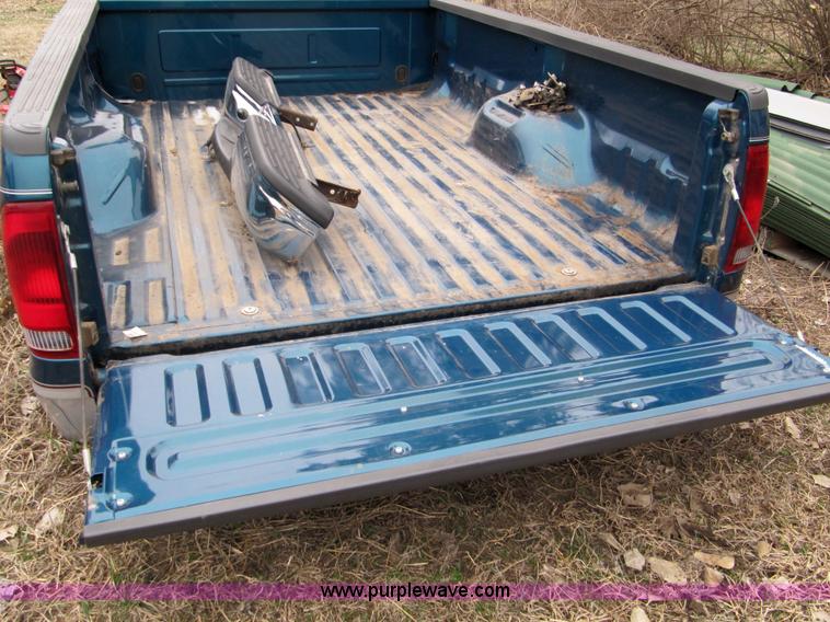 image for item 1111 2001 Ford F250 bed