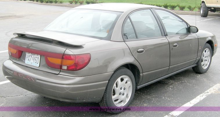 image for item 2015 2000 Saturn SL2