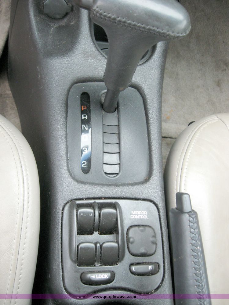 image for item 2015 2000 Saturn SL2