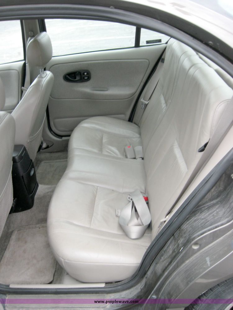 image for item 2015 2000 Saturn SL2