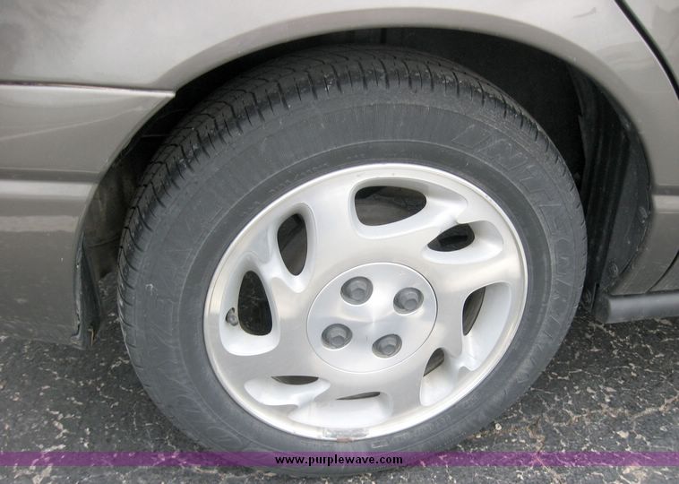 image for item 2015 2000 Saturn SL2