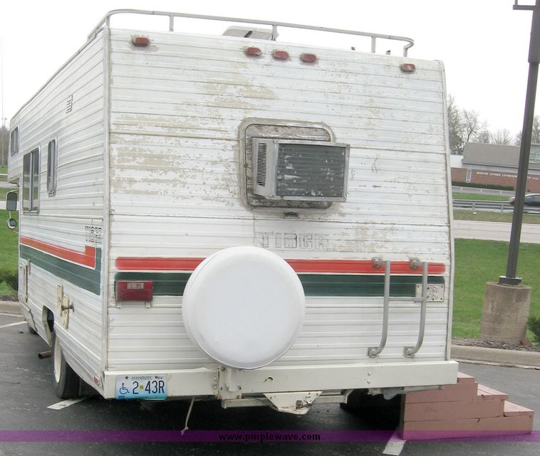 image for item 2016 1977 Dodge F40 motor home