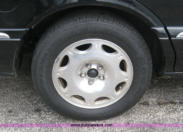 image for item 2018 1999 Lincoln Continental