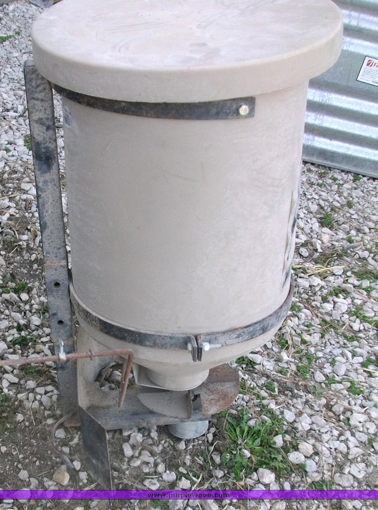 image for item 6001 Moultrie Feed ATVs DX motorized spreader with lid