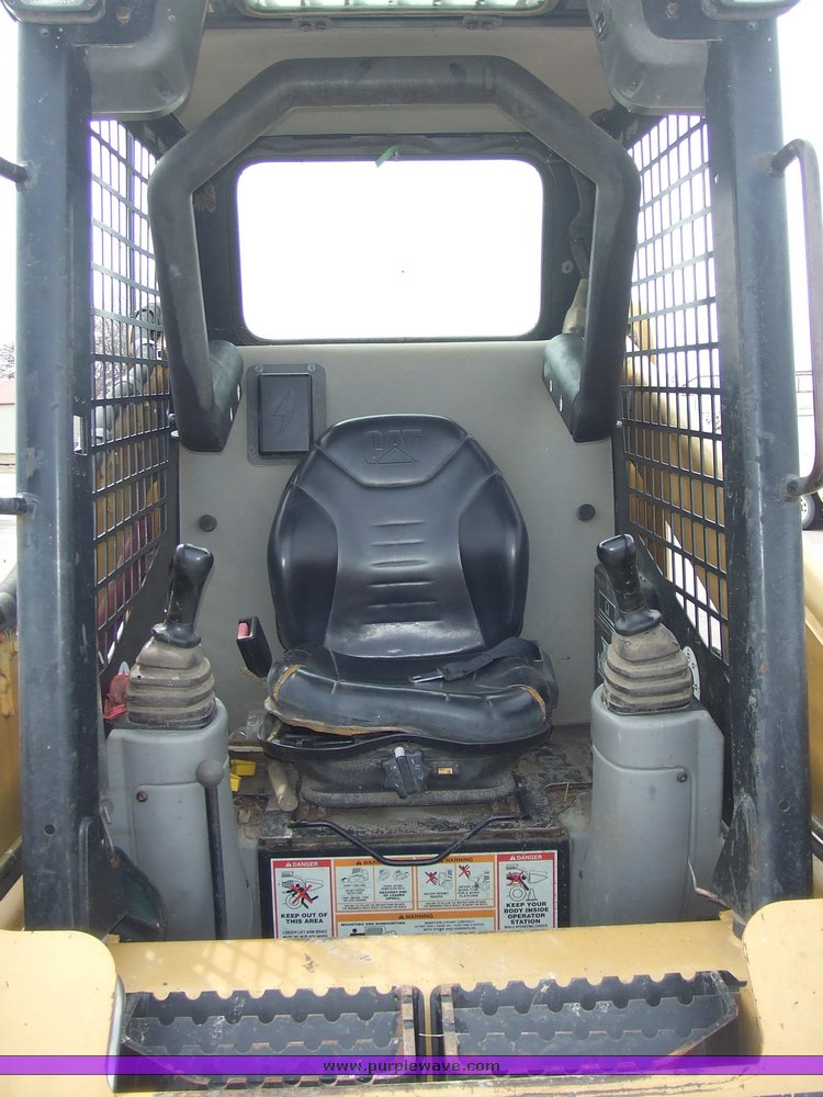 image for item 6668 2000 Caterpillar 246 skid steer