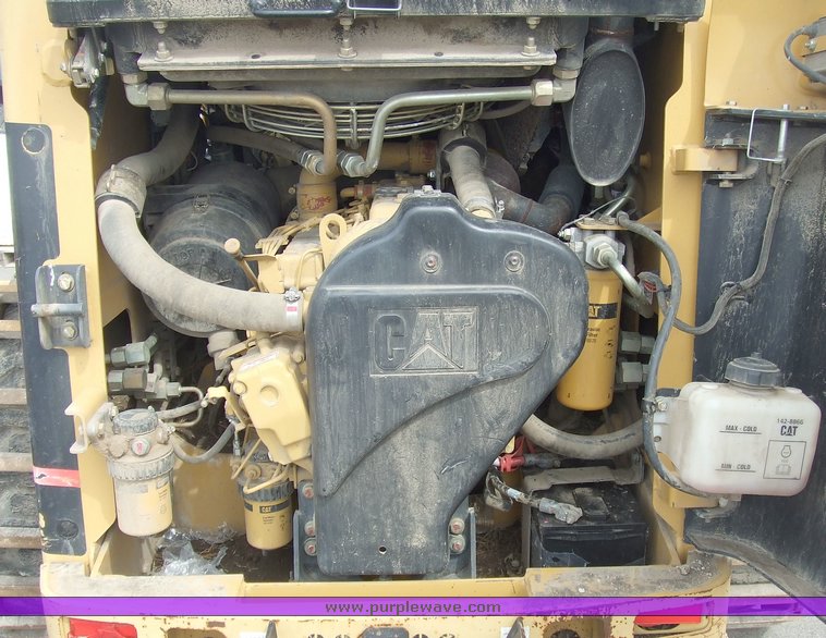 image for item 6668 2000 Caterpillar 246 skid steer