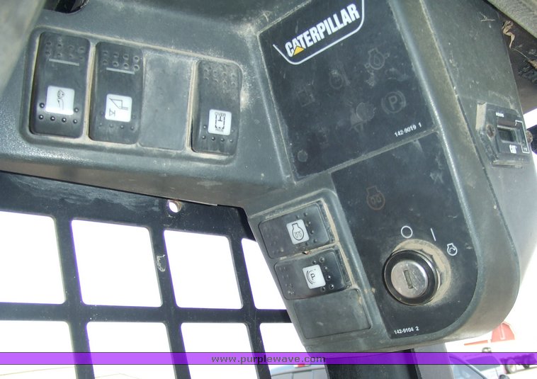 image for item 6668 2000 Caterpillar 246 skid steer