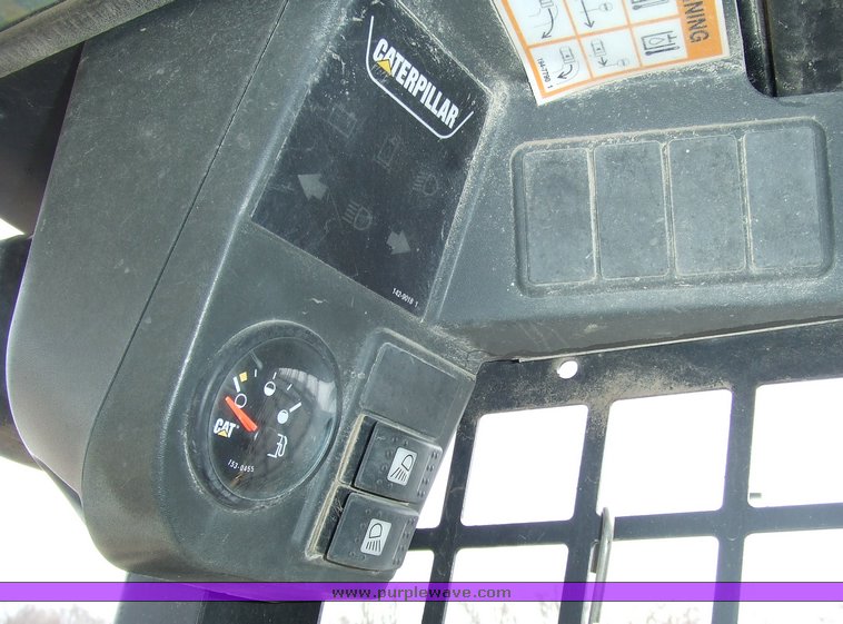 image for item 6668 2000 Caterpillar 246 skid steer