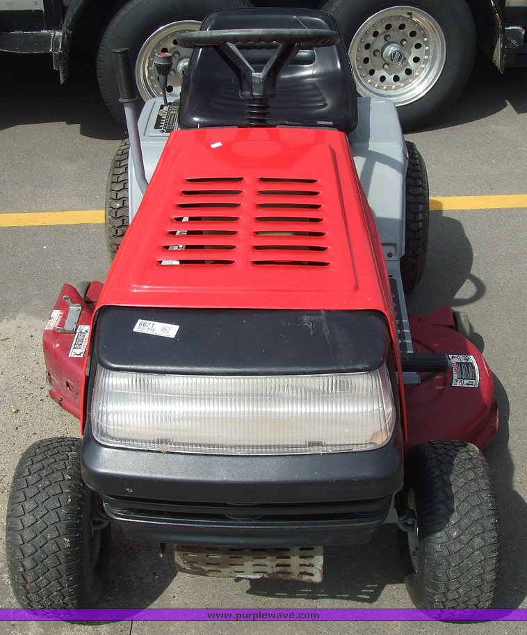 image for item 6671 MTD lawn tractor