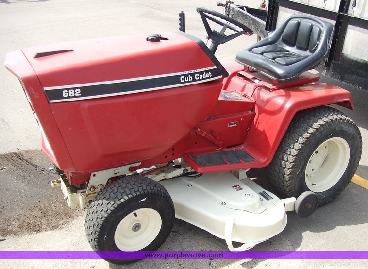 image for item 6672 IH Cub Catet 682 lawn tractor