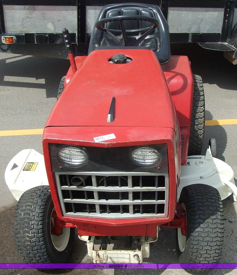 image for item 6672 IH Cub Catet 682 lawn tractor