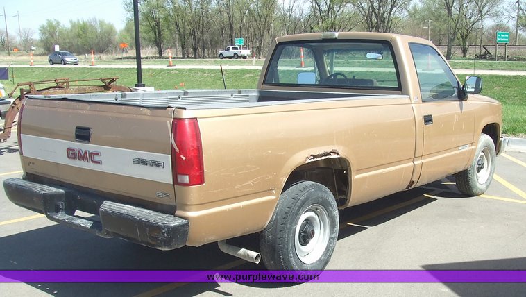 image for item 6718 1988 GMC C1500 pickup