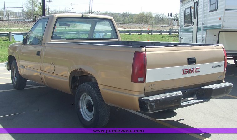 image for item 6718 1988 GMC C1500 pickup