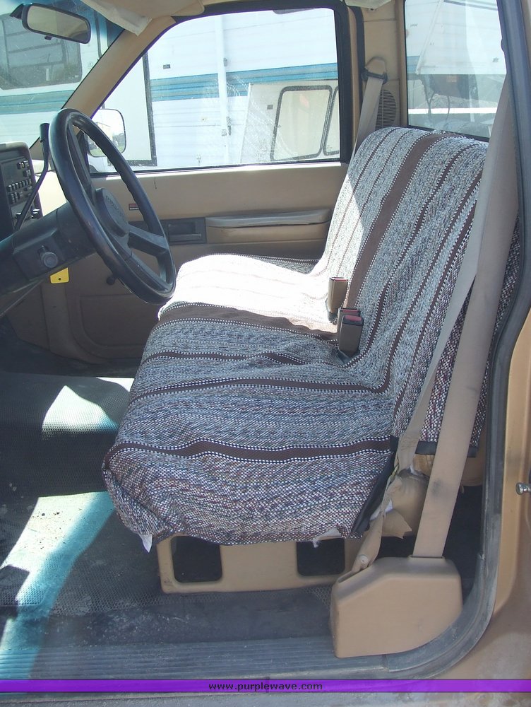 image for item 6718 1988 GMC C1500 pickup