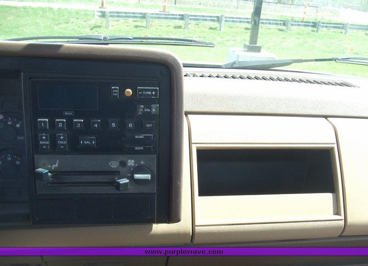 image for item 6718 1988 GMC C1500 pickup