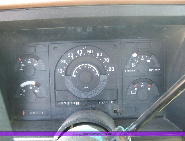 image for item 6718 1988 GMC C1500 pickup