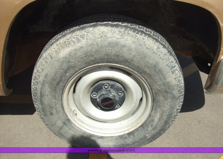 image for item 6718 1988 GMC C1500 pickup