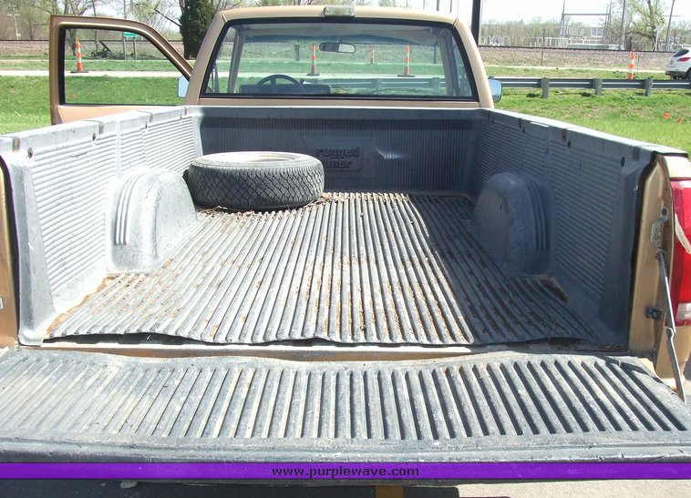 image for item 6718 1988 GMC C1500 pickup