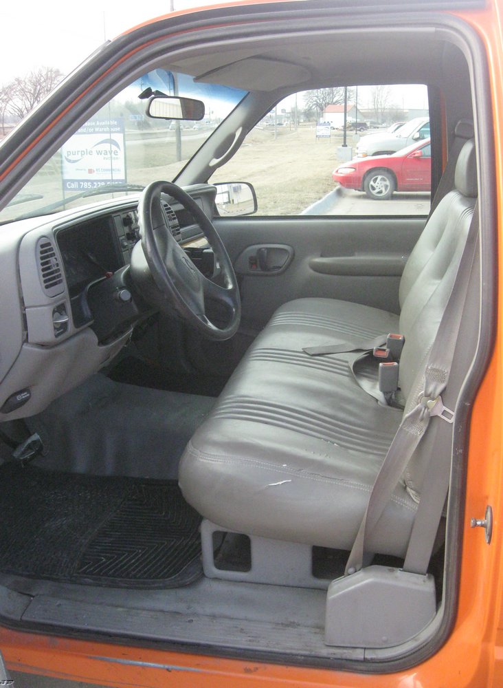 image for item 7802 1997 Chevrolet C2500 pickup with Knapheide bed