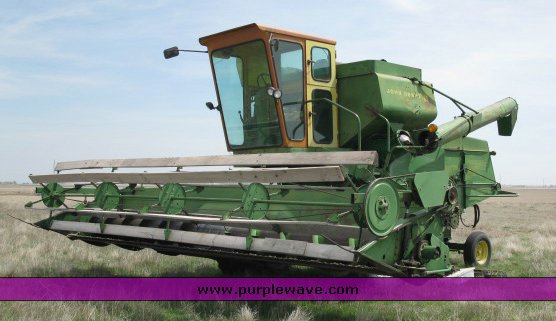 image for item 2139 John Deere 95 combine