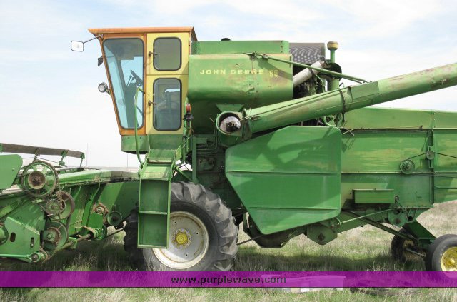 image for item 2139 John Deere 95 combine