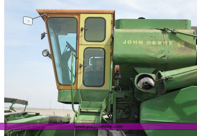image for item 2139 John Deere 95 combine