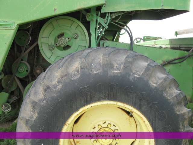 image for item 2139 John Deere 95 combine
