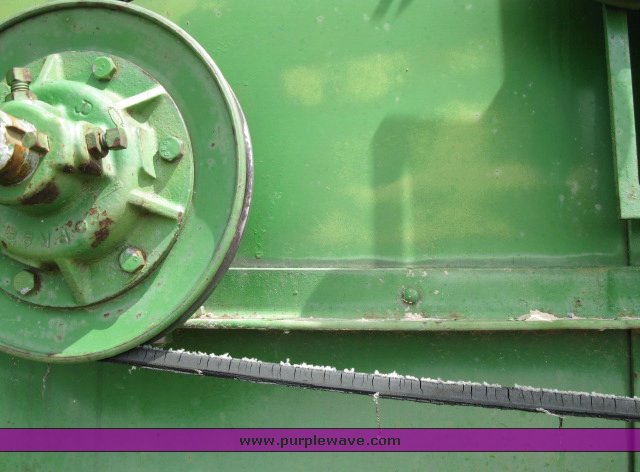 image for item 2139 John Deere 95 combine