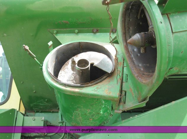 image for item 2139 John Deere 95 combine