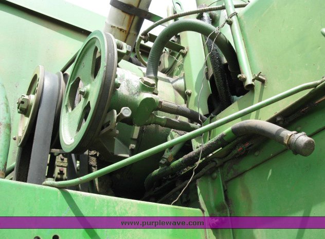 image for item 2139 John Deere 95 combine