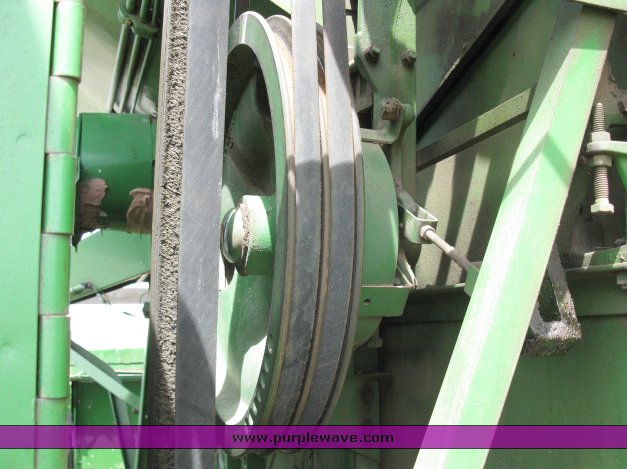 image for item 2139 John Deere 95 combine