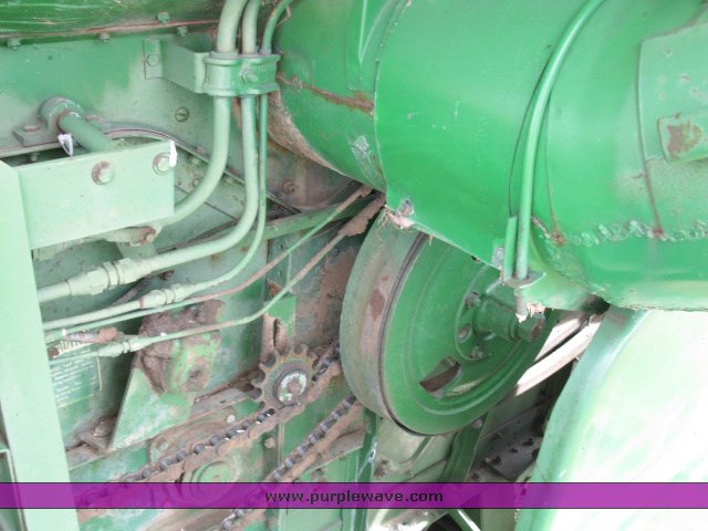 image for item 2139 John Deere 95 combine