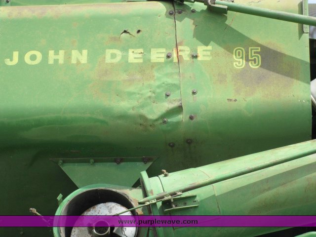 image for item 2139 John Deere 95 combine