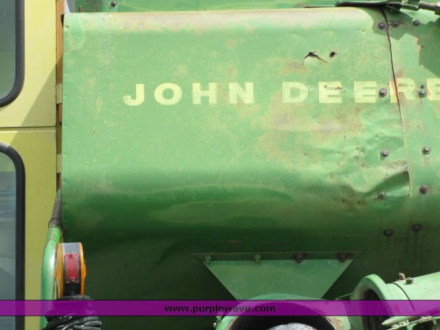 image for item 2139 John Deere 95 combine