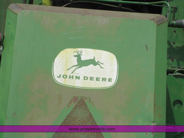 image for item 2139 John Deere 95 combine