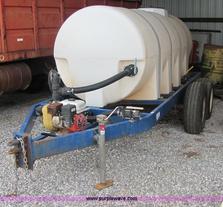 image for item 3575 1000 gallon nurse tank