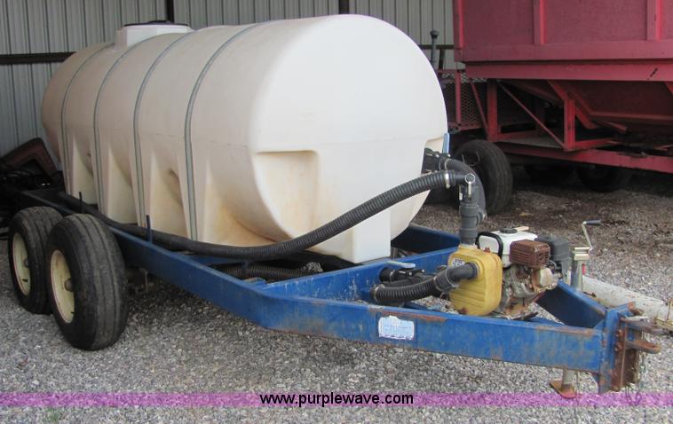 image for item 3575 1000 gallon nurse tank
