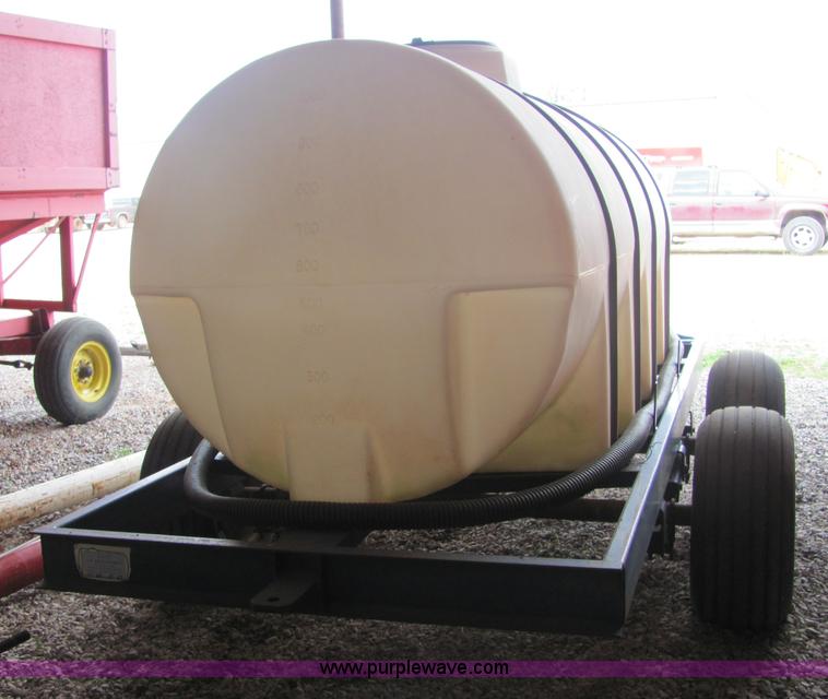 image for item 3575 1000 gallon nurse tank