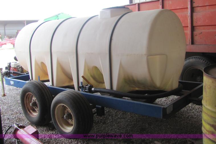 image for item 3575 1000 gallon nurse tank