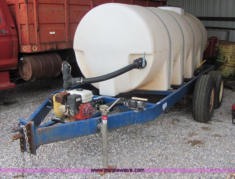 image for item 3575 1000 gallon nurse tank