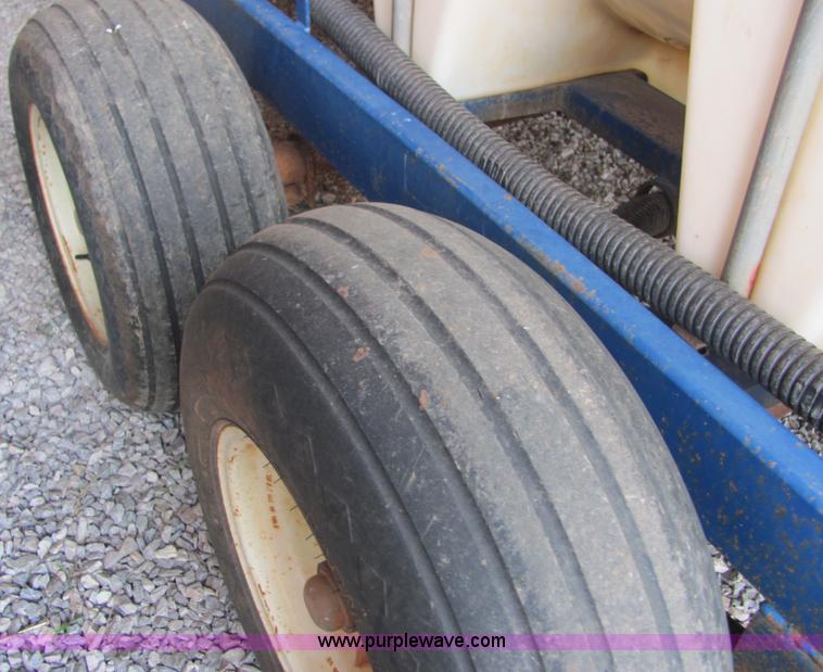 image for item 3575 1000 gallon nurse tank