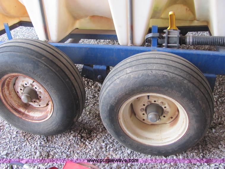 image for item 3575 1000 gallon nurse tank