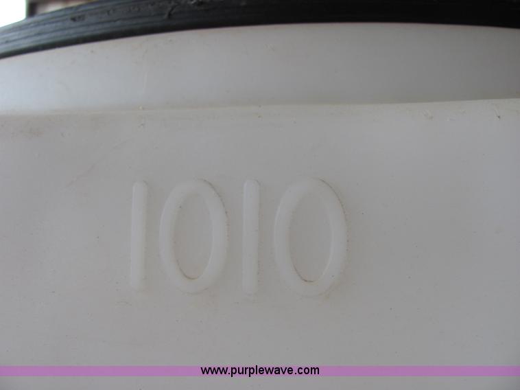 image for item 3575 1000 gallon nurse tank